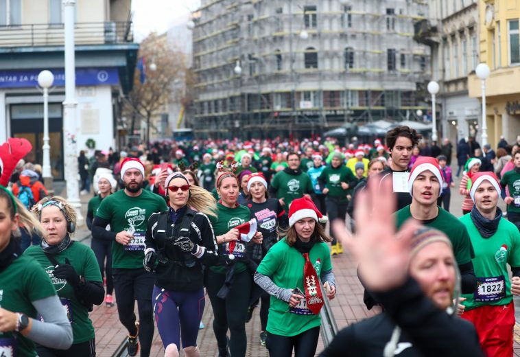 Zagreb Advent Run oborio sve rekorde: više od 4300 kostimiranih trkača preplavilo zagrebačke ulice